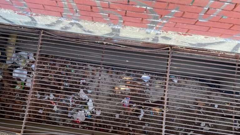 Οργή για το bullying στη Ν. Ιωνία: &quot;Δεν θέλω να μιλήσω με κανέναν&quot;, λέει ο πατέρας του 12χρονου που τον έκλεισαν σε φρεάτιο