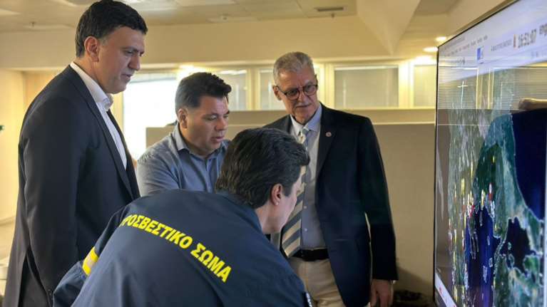 Ακόμη 3 αμερικανικά Chinook ρίχνονται στη μάχη με τις φωτιές: Συνάντηση Κικίλια με τον Αμερικανό πρέσβη [εικόνες]