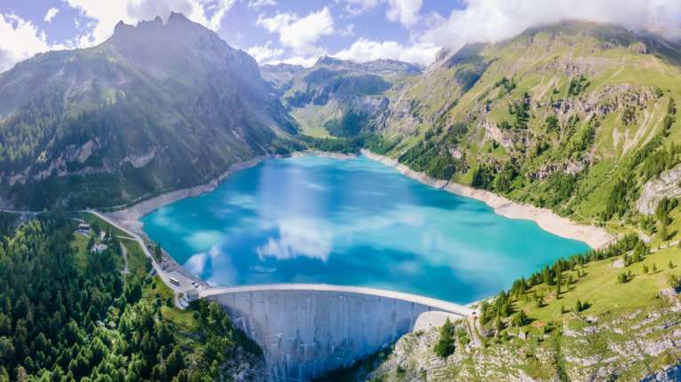 Τι είναι οι &quot;αντλησοταμιευτικοί Σταθμοί&quot; που χθες επισκέφθηκε ο Μητσοτάκης: Το μεγάλο στοίχημα για την αποθήκευση καθαρής ενέργειας