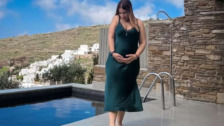 Έγκυος γνωστή δημοσιογράφος του Mega - Η φωτογραφία με φουσκωμένη κοιλίτσα