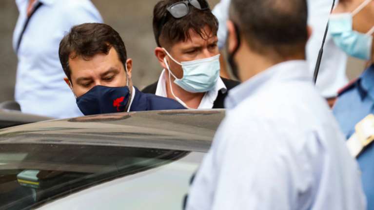 Αναβολή πήρε η υπόθεση Σαλβίνι - Αναμένεται η κατάθεση του Τζουζέπε Κόντε
