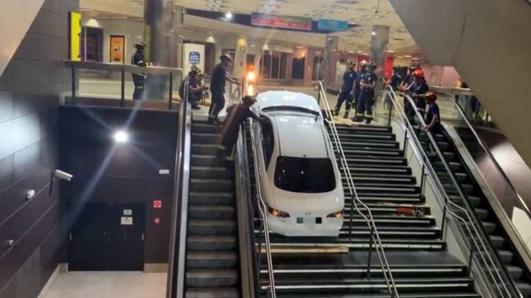 Ισπανία: Έκλεψε αυτοκίνητο αλλά έστριψε λάθος και βρέθηκε μέσα στο... μετρό της Μαδρίτης [βίντεο]