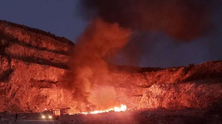 Ηγουμενίτσα: Φωτιά σε λατομείο στην περιοχή της Πέστιανης- Ακούγονται μικροεκρήξεις