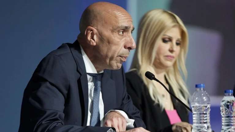 &quot;Γαλάζιος&quot; έρωτας: Ζευγάρι ο Γιάννης Μπρατάκος με την Ελενα Ράπτη