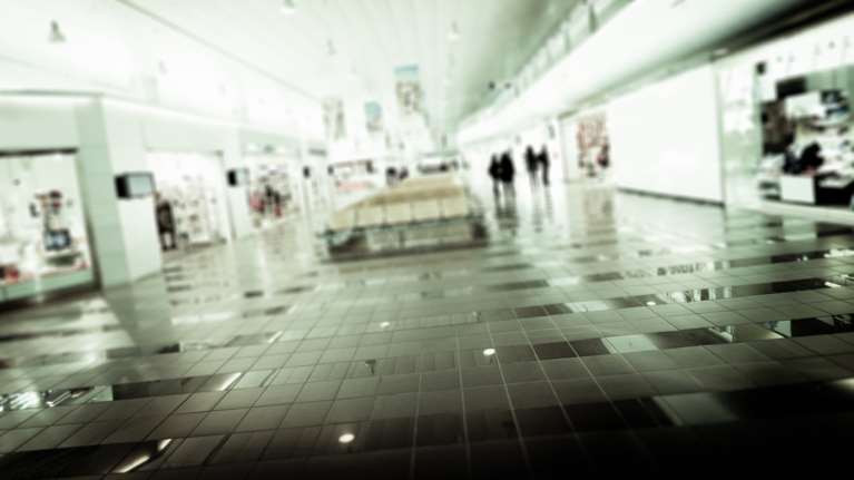 Γιατί κατέληξαν &quot;κουφάρια&quot; τα εμπορικά κέντρα της δεκαετίας του &#39;80 στην Αθήνα