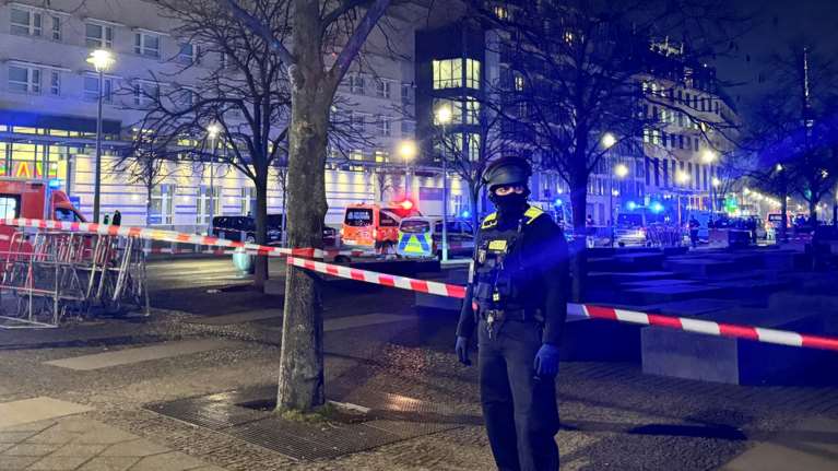 Συναγερμός στο Βερολίνο: Επίθεση με μαχαίρι στο Μνημείο του Ολοκαυτώματος, Ισπανός τουρίστας τραυματίας- Συνελήφθη ύποπτος