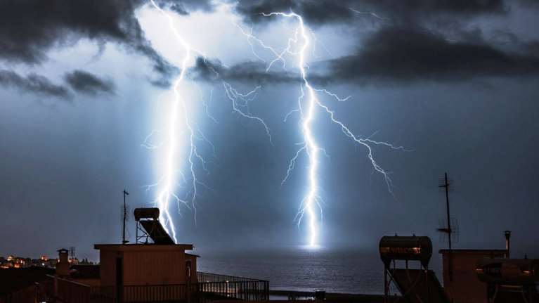 Κακοκαιρία: Έρχονται καταιγίδες και στην Αττική - Πού θα χτυπήσουν τις επόμενες ώρες - Συναγερμός και στην Πυροσβεστική