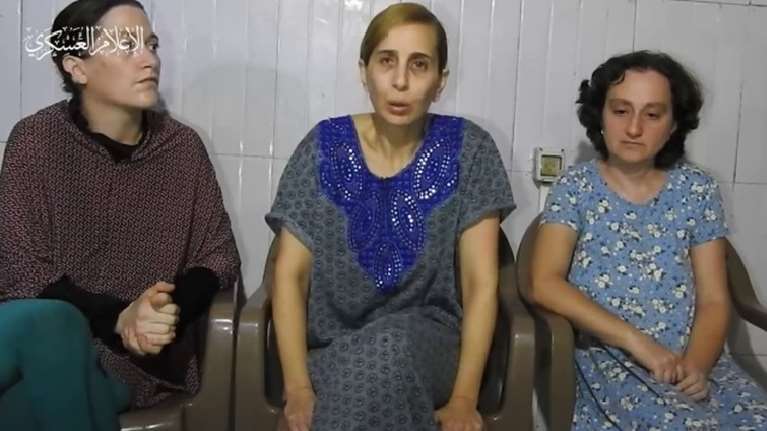 Βίντεο της Χαμάς με τρεις γυναίκες ομήρους να βρίζουν τον Νετανιάχου - &quot;Βάναυση ψυχολογική προπαγάνδα&quot; απαντά ο ίδιος