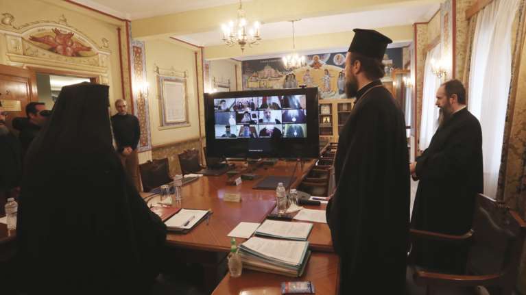 Η Ιερά Σύνοδος καλεί τους Ιεράρχες να δώσουν έναν μισθό στο ΕΣΥ