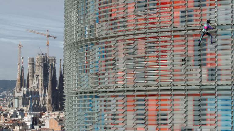 Μήνυμα κατά του φόβου για τον κοροναϊό από τον Γάλλο &quot;Σπάιντερμαν&quot;