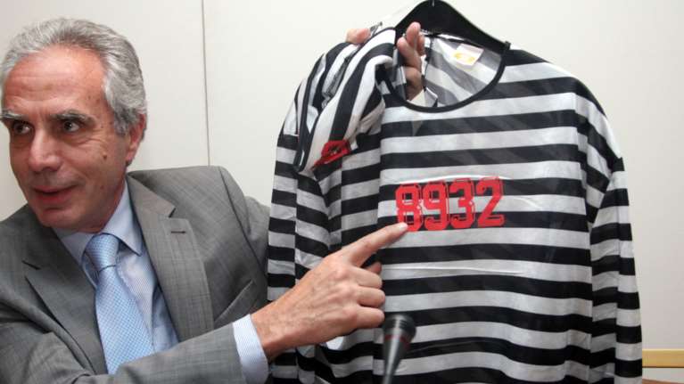 Πώς και γιατί ο Λουράντος, οι φαρμακοποιοί και η Αυγή, &quot;κήρυξαν τον πόλεμο&quot; στα self test για τον κορονοϊό