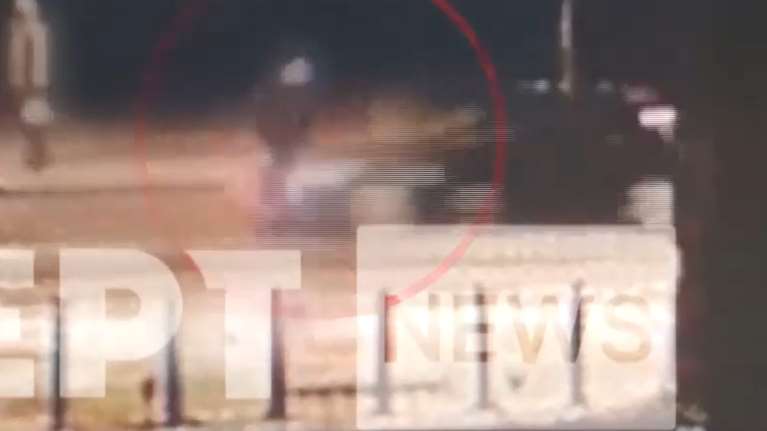 Βίντεο από τη στιγμή που ο 25χρονος παρασέρνει τον πεζό στην Πανεπιστημίου- Τον εκτοξεύει στον αέρα [σκληρές εικόνες]