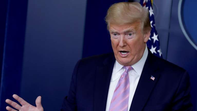 Απίστευτος Τραμπ: Αναστέλλει τη χρηματοδότηση του Παγκόσμιου Οργανισμού Υγείας