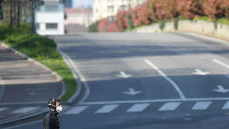 Σοκ και δέος στην Ιταλία: Ο Κόντε κλείνει τα πάντα μετά τις εκατόμβες νεκρών λόγω κορονοϊού