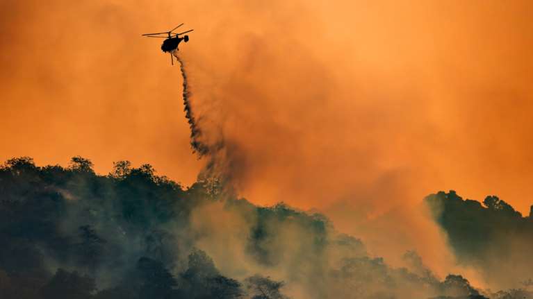 Πολύ υψηλός κίνδυνος πυρκαγιάς τη Δευτέρα σε 6 περιφέρειες της χώρας: Νέα άνοδος της θερμοκρασίας και άνεμοι έως 8 μποφόρ