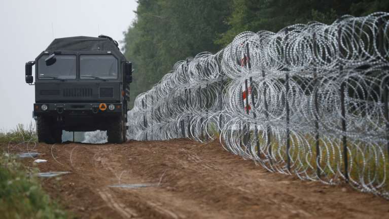 Η Πολωνία θα κατασκευάσει φράκτη με αγκαθωτό συρματόπλεγμα στα σύνορα με τον ρωσικό θύλακα Καλίνινγκραντ
