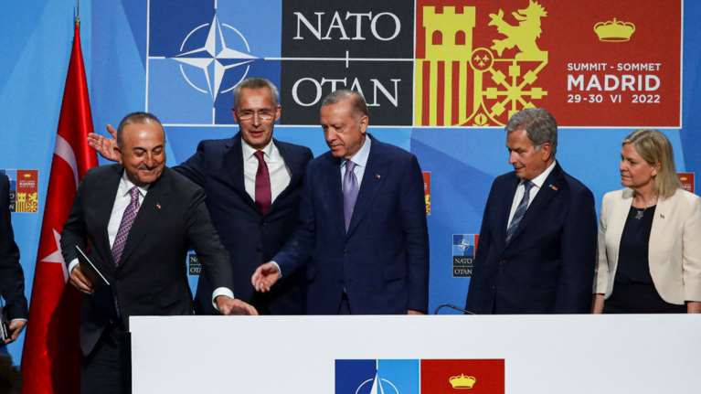 ΝΑΤΟ: Άρση του βέτο από την Τουρκία - Ο Ερντογάν συμφώνησε για την ένταξη Σουηδίας και Φινλανδίας