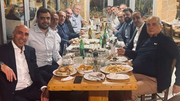 &quot;Γαλάζιο&quot; δείπνο σε ταβέρνα της Αθήνας λίγες μέρες πριν το συνέδριο της ΝΔ - Ποιοι έδωσαν το παρών