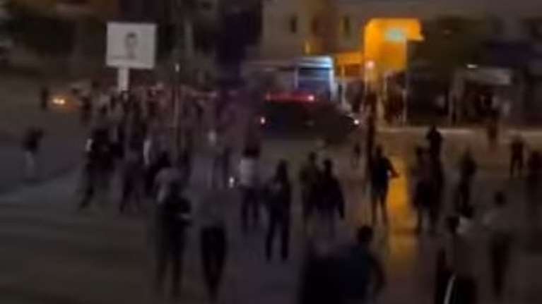 Μαρόκο: Η στιγμή που όχημα της Αστυνομίας πέφτει με ταχύτητα πάνω σε διαδηλωτές - Αναφορές για έναν νεκρό [βίντεο]