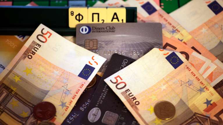 Μειωμένος ΦΠΑ: Παρατείνεται η ισχύς του - Ποια αγαθά και υπηρεσίες αφορά