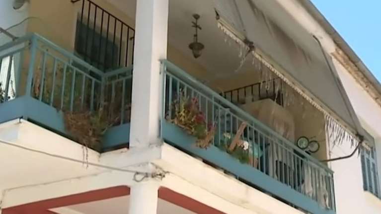 Σύγχρονο &quot;Κωσταλέξι&quot;  στη Λάρισα: Ολοι γνώριζαν για την 51χρονη που ήταν κλεισμένη 42 χρόνια μέσα στο σπίτι