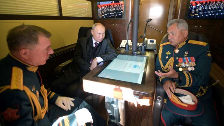 Αποκάλυψη Times: Τα δύο &quot;γεράκια&quot; που έπεισαν τον Πούτιν για τον πόλεμο στην Ουκρανία - Τι ρόλο έπαιξε ο κορονοϊός