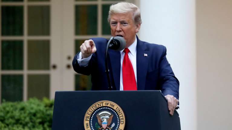 Το τερμάτισε ο Τραμπ: Θέλει το όνομά του πάνω στις επιταγές οικονομικής ενίσχυσης των Αμερικανών