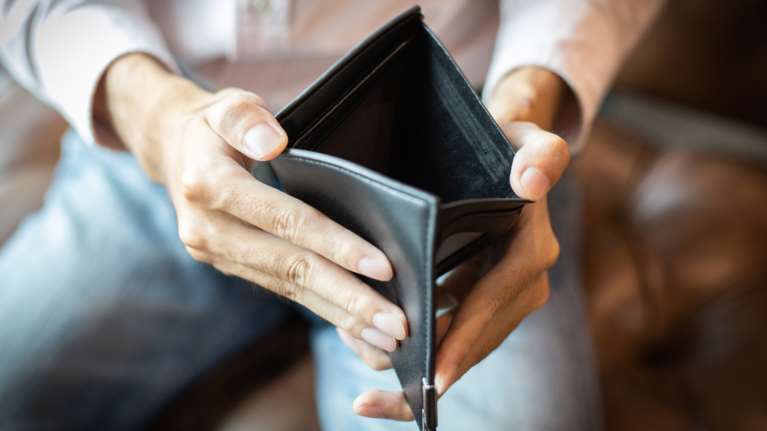 Στον πάτο της Ευρώπης ο ελληνικός μισθός – Ξεπερνάμε μόνο τη Βουλγαρία και οριακά την Ουγγαρία [πίνακας]