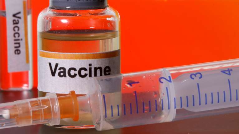 Εμβόλιο Οξφόρδης: Ένα εκατομμύριο δόσεις έως τον Σεπτέμβριο - Αυτές είναι οι παρενέργειες