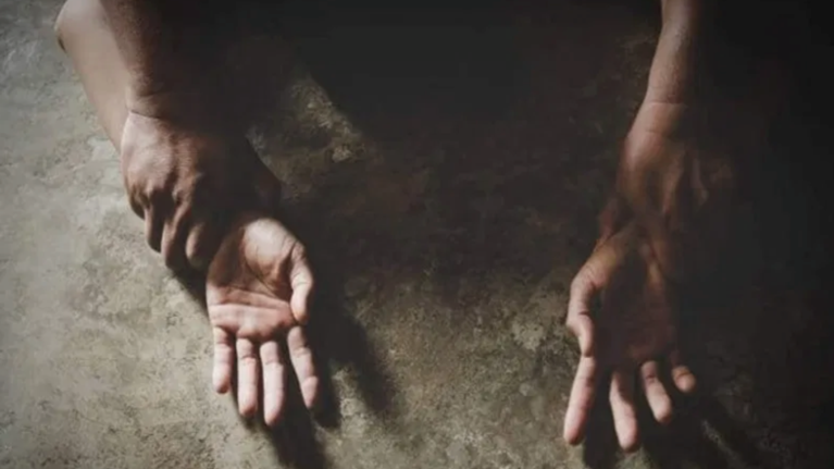 Φρίκη στη Θεσσαλονίκη: 18χρονος βίασε 14χρονη και έστειλε το βίντεο του βιασμού σε φίλο του