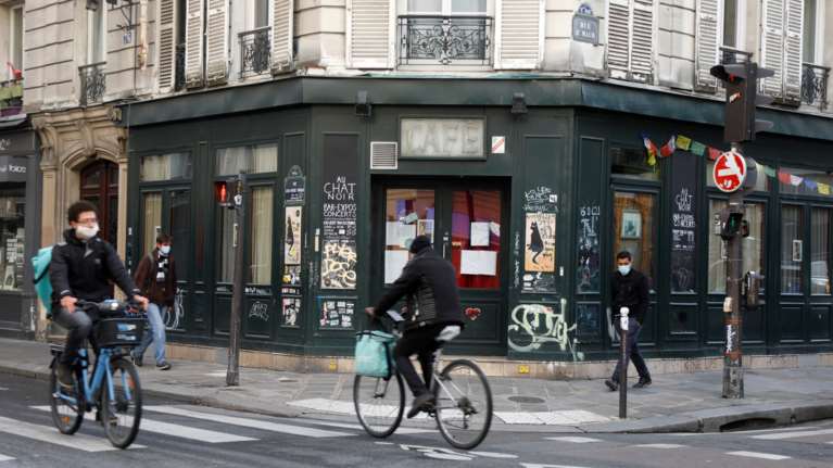 Ο κορονοϊός χτυπάει ξανά την Ευρώπη: Απαγόρευση κυκλοφορίας στη Γαλλία - Χιλιάδες κρούσματα στη Γερμανία