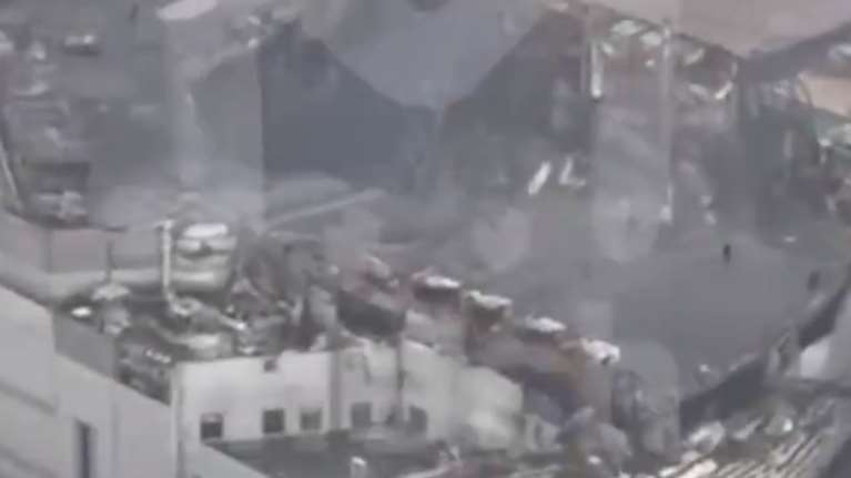 Μακελειό στη Μόσχα: Νεκροί δύο δράστες - Η τεράστια καταστροφή του συναυλιακού χώρου σε βίντεο από ελικόπτερο