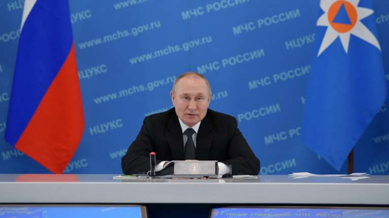 Μοιράζει λεφτά ο Πούτιν παρά τις κυρώσεις: Ανακοίνωσε αύξηση 10% σε κατώτατο μισθό και συντάξεις