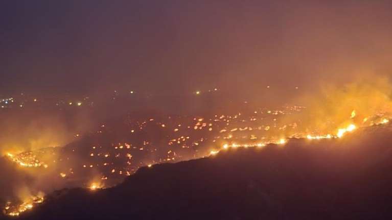Μάχη με τις φλόγες στην Κω, εκκενώνονται ξενοδοχεία στην Καρδάμαινα - Δύσκολη η φωτιά στη Χίο, τραυματίστηκαν πυροσβέστες [Live οι εξελίξεις]