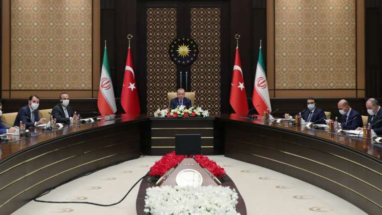 Εμμονικός Ερντογάν: Τρέμει μην τον δηλητηριάσουν - Έχει ειδικό εργαστήριο ανάλυσης τροφίμων   [Βίντεο]