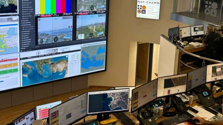 Στα άδυτα του ΕΣΚΕΔΙΚ - Δείτε πώς γίνεται η διαχείριση των πυρκαγιών στο War Room της Πολιτικής Προστασίας