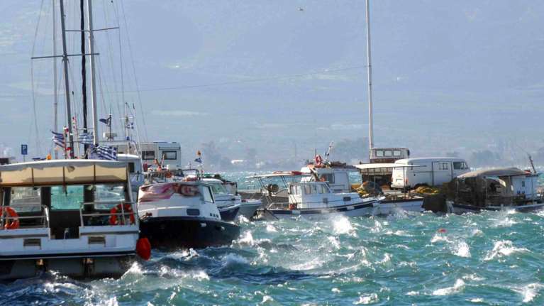 Καιρός: Νέα πτώση της θερμοκρασίας - Βοριάδες έως έξι μποφόρ στο Αιγαίο