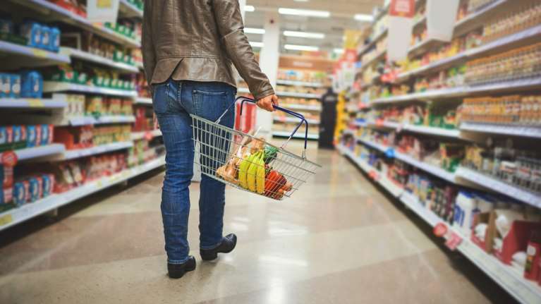 Σούπερ μάρκετ: Αποπληθωρισμός αλλά μεγάλη απόσταση τιμών από τα επίπεδα του 2021