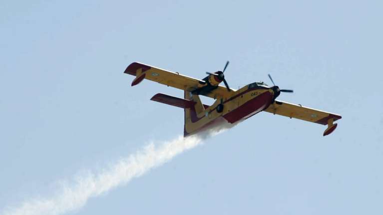 Φωτιά στη Νάξο: Φούντωσε η πυρκαγιά στον Κινίδαρο - Επιχειρούν ισχυρές δυνάμεις της Πυροσβεστικής