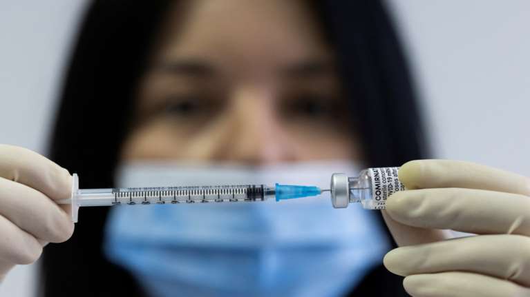 Κορονοϊός: Πώς επηρεάζει η τρίτη δόση του εμβολίου τους ασθενείς με πολλαπλό μυέλωμα