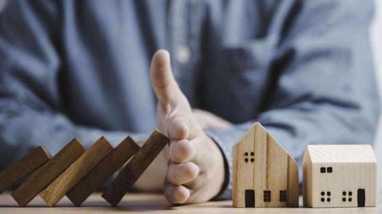 Πώς οι φυσικές καταστροφές αλλάζουν την ασφάλιση των επιχειρήσεων στην Ελλάδα