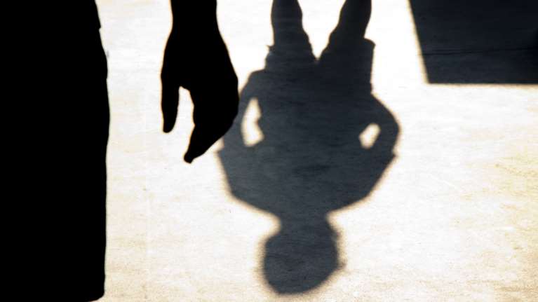 Φρίκη στη Φλώρινα: 13χρονος κατηγορείται ότι βίαζε το 6χρονο ξαδερφάκι του