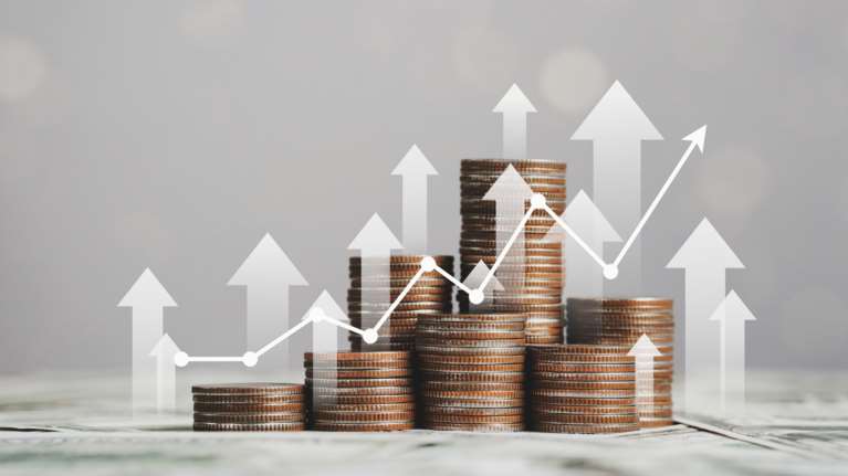 Αυξήσεις φωτιά σε ασφάλιστρα υγείας, αυτοκινήτου και ακτοπλοϊκά εισιτήρια το 2025 - Φόβοι και για την ενέργεια