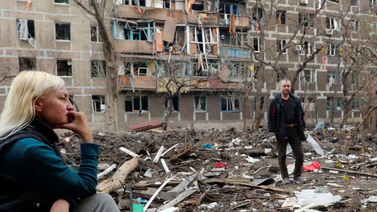 Ηχηρή καταγγελία Μπορέλ: Ρωσικές θηριωδίες  κατά αμάχων στη Μαριούπολη - Παραμένουν 100.000 πολίτες