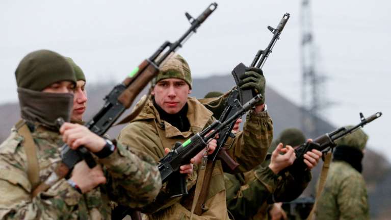 Κρίση στην Ουκρανία: "Η Μόσχα δεν δίνει δεκάρα" για πιθανές κυρώσεις της Δύσης λέει Ρώσος πρέσβης