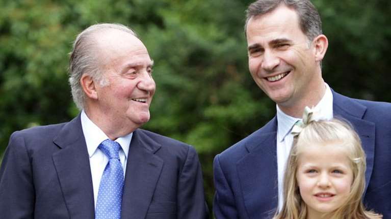 Χουάν Κάρλος: Θέλει να επιστρέψει στην Ισπανία- &quot;Αδιαφορεί&quot; για τα σκάνδαλα και τη ζημιά στη βασιλική οικογένεια