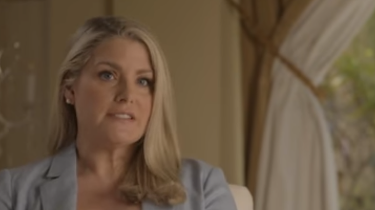 Πρώην μοντέλο καταγγέλλει σεξουαλική επίθεση από τον Τραμπ: Σοκάρουν οι περιγραφές - [Βίντεο]