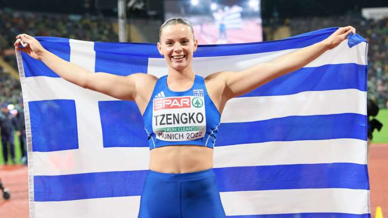 Η υπέροχη Ελίνα Τζένγκο: &quot;Θέλω με τις επιδόσεις μου να έχω αρκετά λεφτά για να σταματήσει η μαμά μου να καθαρίζει σπίτια&quot;