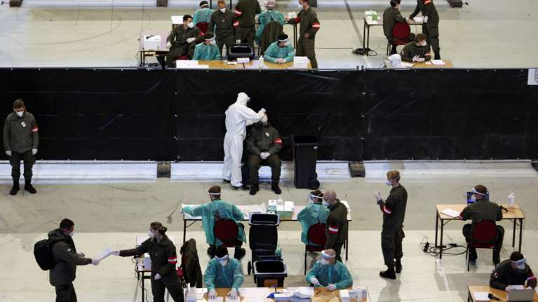 Η μακάβρια &quot;κληρονομιά&quot; Τραμπ: Σπάει κάθε ρεκόρ ο αριθμός θανάτων στις ΗΠΑ - 3.157 νεκροί από κορονοϊό μέσα σε 24 ώρες