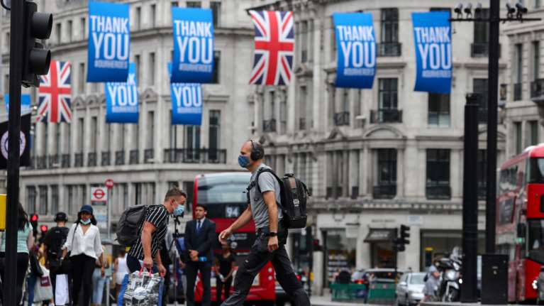 Βρετανία: Άλλα 1.041 κρούσματα και 6 θάνατοι το τελευταίο 24ωρο - Τα σχολεία θα ξανανοίξουν, δηλώνει ο Τζόνσον